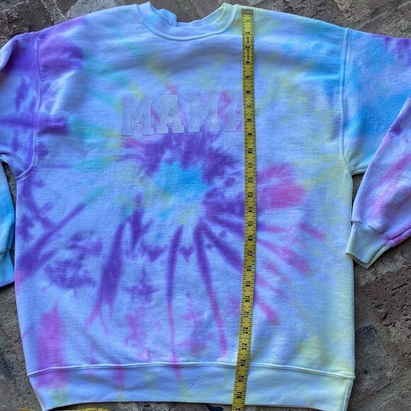 Women’s Graphic Tye Dye MAMA Crewneck Sweatshirt Size Medium - Picture 9 of 10